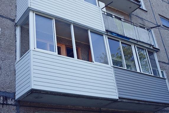 Холодное остекление полу-балкона, Г-образный, хрущевка 3,2x0,8 Балкон-Плюс
